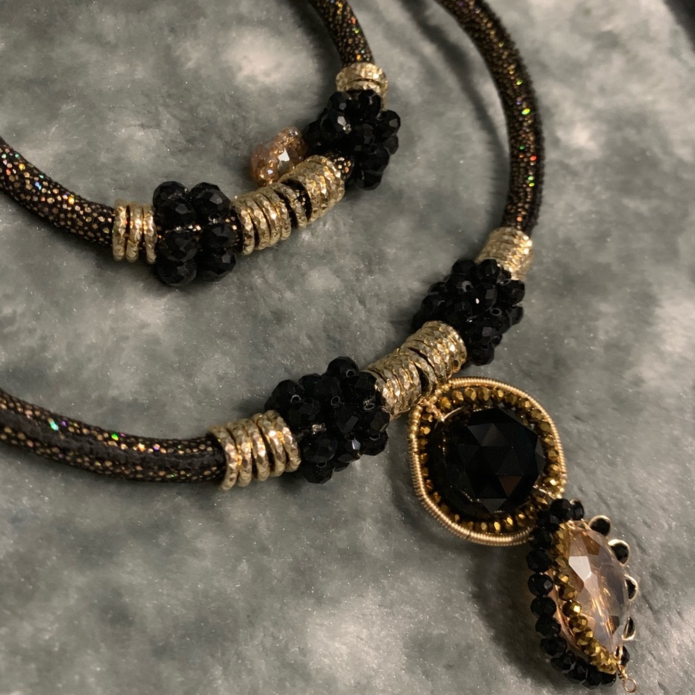 SET OF NECKLACE AND BRACELET